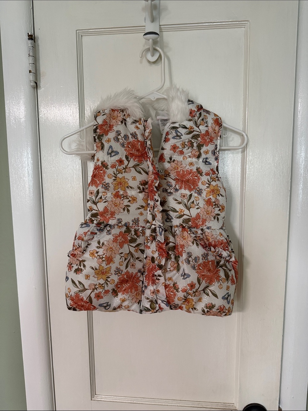 Floral Quilted Faux-Fur Trim Vest - White with Orange Floral